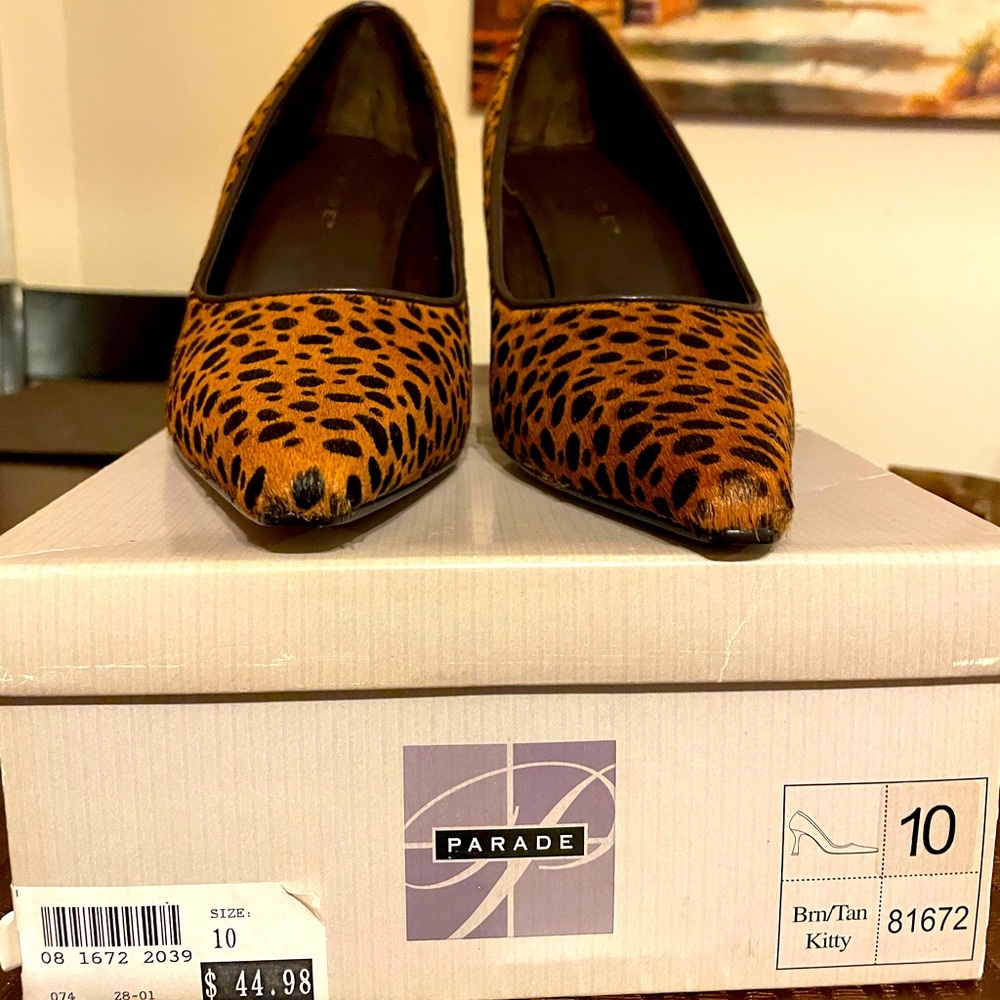 Cow hide leather pumps NWT